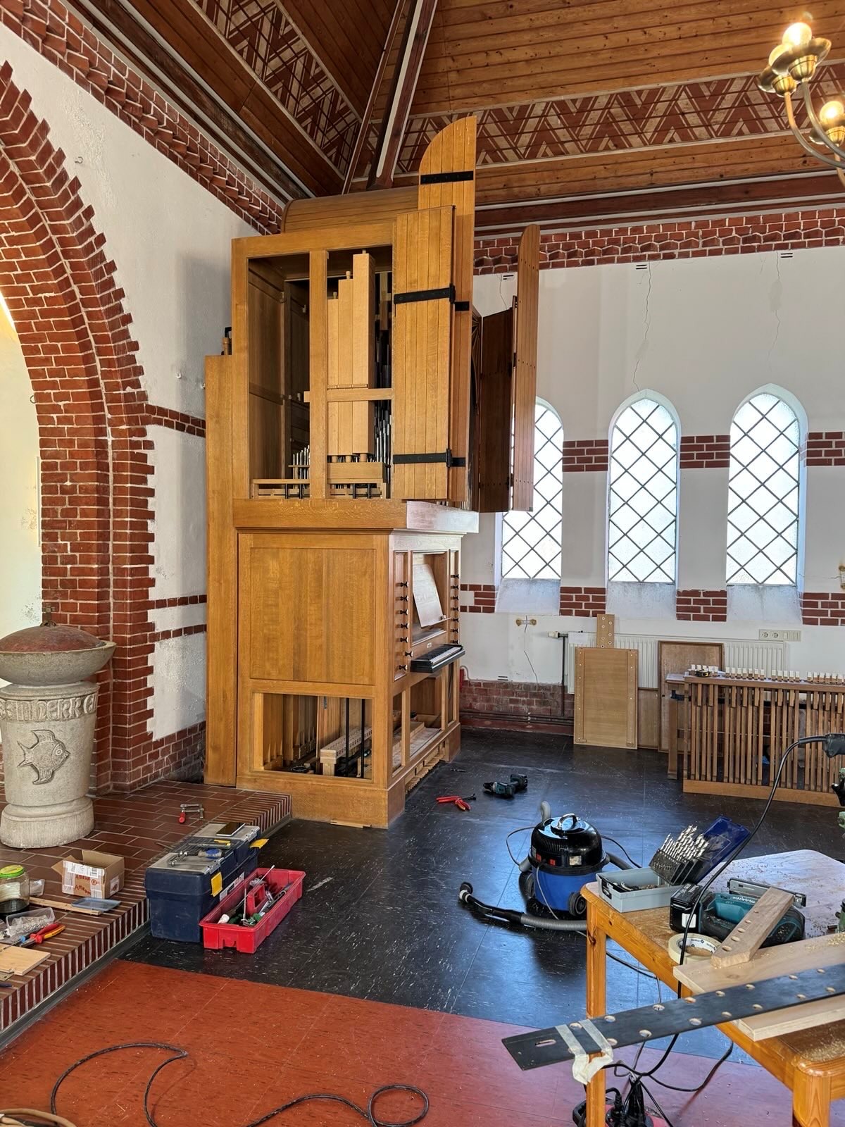 Orgel im Bauzustand